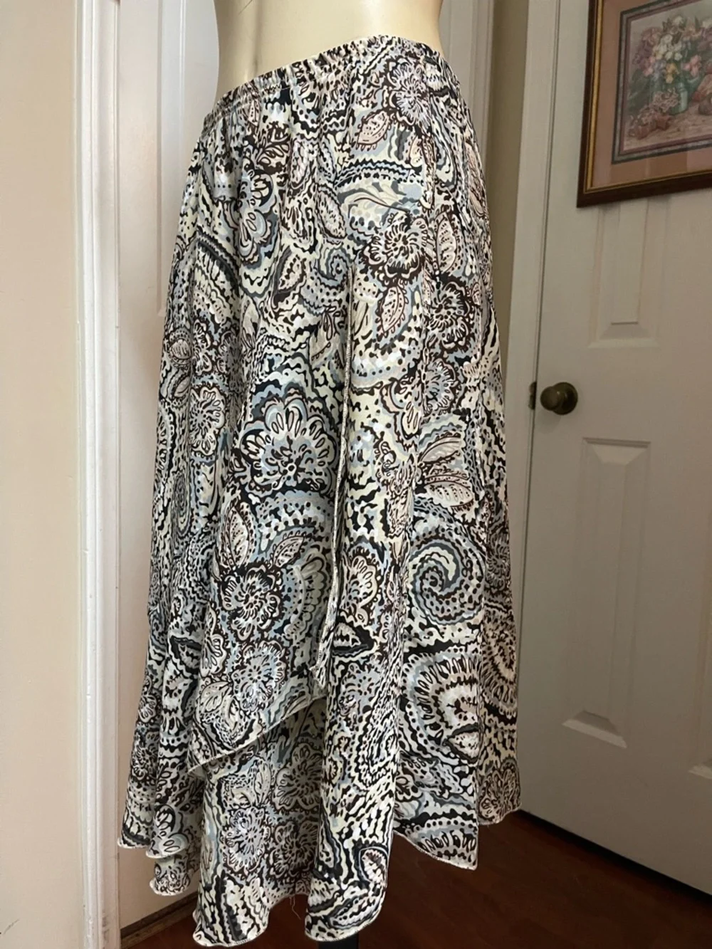 Courtenay Cream and Black Paisley Circle Skirt - Picture 2 of 5